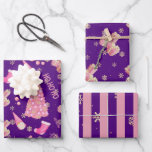 Hoja De Papel De Regalo Patrón de Navidades índigo rosado de oro divertido<br><div class="desc">Un divertido y lindo Navidad de color Índigo rosado envuelto en papel con árboles de Navidad,  gnomos,  regalos y copos de nieve.</div>