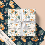 Hoja De Papel De Regalo Patrón Fox de color de agua Merry Christmas Monogr<br><div class="desc">Papel de embalaje de vacaciones con patrones impecables con zorros bonitos,  vegetación y dulces emparejados con un guión decorativo y tipo de letra serif en la que se escribe tu monograma. Visita nuestra tienda para ver más artículos coincidentes de esta colección.</div>