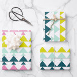 Hoja De Papel De Regalo Patrón geométrico simple de punto rosado<br><div class="desc">Diseño de patrones geométricos divertidos de triángulos en rosa,  chartreuse,  menta y verde.</div>