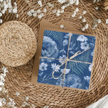 Hoja De Papel De Regalo Patrón moderno de flores silvestres azul turquesa<br><div class="desc">Elementos de flores silvestres azul turquesa dispuestos en un patrón general. Pintura acuarela original del estudio. Ideal para bodas,  aniversarios,  cumpleaños y más. Vea otros elementos de esta colección de bodas única.</div>