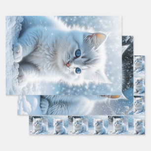 Hoja De Papel De Regalo Pequeños gatitos blancos en Navidades de nieve