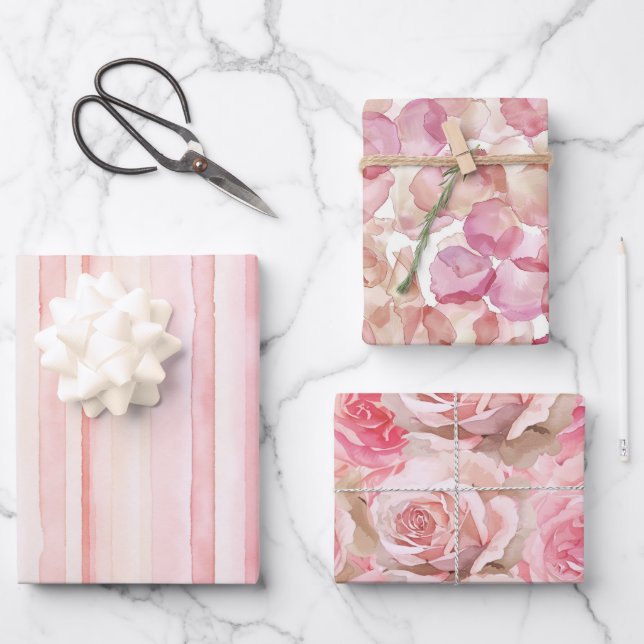 Hoja De Papel De Regalo Pétalos rosados de rosa estribos florales Cumpleañ (Anverso)