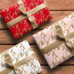 Hoja De Papel De Regalo Pincel de oro de diseño Modelo de El día de San Va<br><div class="desc">Envuelve tus regalos con tus abrazos y besos con nuestras sábanas de papel estilo y el día de San Valentín de moda. Contiene una hoja de papel de envolvimiento rojo,  rosa rubor y blanco con un patrón XOXO de guión de brocha de oro falso en negrita.</div>