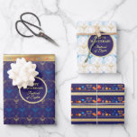 Hoja De Papel De Regalo Primer Fiesta del Festival de las Velas de Hanukka<br><div class="desc">Primera Vela de Hanukkah. Feliz Festival Hanukkah de luces fiesta Envoltura Papel belleza tarjeta feriado judío. Hermosa festividad judía de fondo de Chanukah con símbolos decorativos tradicionales de Chanukah - dreidels de madera (hilatura superior), donuts, hanukkiah menorah, velas, estrella de David y luces brillantes fondo de pared patrón oro hanukkiah...</div>