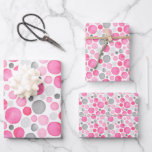 Hoja De Papel De Regalo Puntos de Polka Gris Rosa<br><div class="desc">Diversos puntos de polka color rosa y gris,  este papel de envoltura es genial para cualquier ocasión.</div>