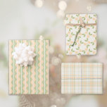 Hoja De Papel De Regalo Rosas de cabaña, Tartán y franjas puestas en naran<br><div class="desc">Rosas de cabaña en tonos melocotón naranja, verde y marfil extra ligero. Bandas tradicionales de zigzag o chevron. Funda tartán de color femenino. Ideal para cumpleaños, bodas, Día de la Madre, etc. También tengo conjuntos de papel de envoltura que son todos el mismo diseño si no necesitas la variedad en...</div>