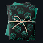 Hoja De Papel De Regalo RPG Dice | Esmeralda Fantasía Tabletop Retro Gamer<br><div class="desc">¡GEEK MODA GAMER! Los papeles de envoltura RPG de novedad también son ideales para la descomposición de muebles de época de ephemera, o para proyectos de decoración casera. ¡Es JUEGO! ¡Así que elige tu iniciativa de armas y rollos! Perfecto para cualquier lector de rol de lápiz/lápiz y papel (PnP) de...</div>