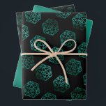Hoja De Papel De Regalo RPG Dice | Esmeralda Fantasía Tabletop Retro Gamer<br><div class="desc">¡GEEK MODA GAMER! Los papeles de envoltura RPG de novedad también son ideales para la descomposición de muebles de época de ephemera, o para proyectos de decoración casera. ¡Es JUEGO! ¡Así que elige tu iniciativa de armas y rollos! Perfecto para cualquier lector de rol de lápiz/lápiz y papel (PnP) de...</div>