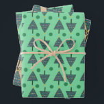 Hoja De Papel De Regalo Rústico Named Christmas Tree Pattern Green<br><div class="desc">las tres hojas están coordinadas,  pero cada una tiene un patrón diferente. Una tiene un fondo manchado,  una tiene un fondo verde claro y la tercera tiene un fondo monogramado que se puede personalizar en un solo paso.</div>