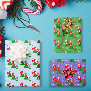 Hoja De Papel De Regalo Santa Tratando De Hacer Yoga Con La Sra. Claus Pat