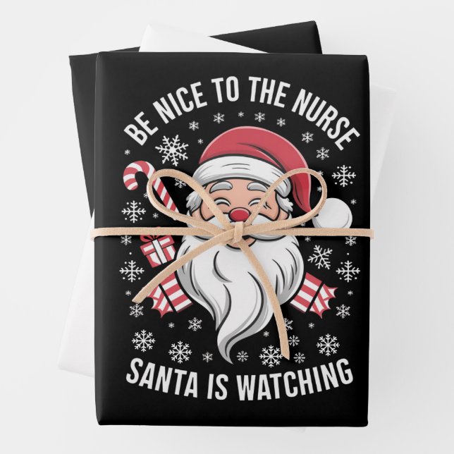 Hoja De Papel De Regalo Sé Agradable Con La Enfermera Santa Está Viendo Na (In situ)