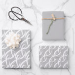 Hoja De Papel De Regalo Símbolo de unión blanca elegante en boda de plata<br><div class="desc">El diseño presenta una escritura de unión en blanco en un patrón elegante y único sobre fondo plateado, para celebrar el día especial de la novia y el novio. El papel de regalo también es adecuado para compromisos, aniversarios de boda, Día de San Valentín, Día más dulce o cualquier otra...</div>