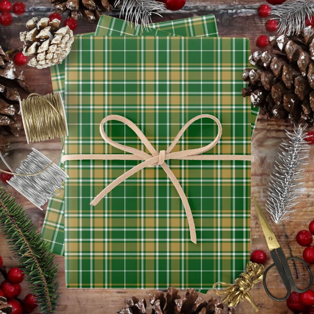 Hoja De Papel De Regalo Tartán - blanco dorado de caramelo verde (Tartan - green-caramel gold-white wrapping paper sheets by Leapfroglisics Shop)