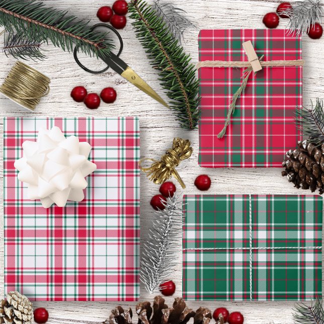 Hoja De Papel De Regalo Tartán - Blanco Rojo y Verde Diferente (Tartan - White Red and Green Different Wrapping Paper Sheets by Leapfroglisics Shop)