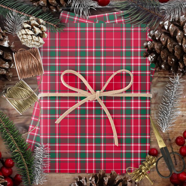 Hoja De Papel De Regalo Tartán - Verde Rojo y Blanco (Tartan - Red Green and WhiteWrapping Paper Sheets by Leapfroglisics Shop)