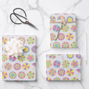 Hoja De Papel De Regalo Vacaciones de verano. Patrón de paraguas (diverti