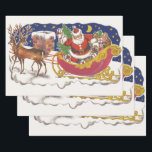 Hoja De Papel De Regalo Vintage Christmas, Jolly Santa Claus con Sleigh<br><div class="desc">Diseño de vacaciones de Navidades de ilustracion de época del clásico libro de cuentos para niños "Fue la noche antes que los Navidades". Este diseño presenta a un alegre Santa Claus con su burla en el trineo de los juguetes que saca su equipo de renos. Santa está a punto de...</div>