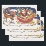 Hoja De Papel De Regalo Vintage Christmas, Jolly Santa Claus con Sleigh<br><div class="desc">Diseño de vacaciones de Navidades de ilustracion de época del clásico libro de cuentos para niños "Fue la noche antes que los Navidades". Este diseño presenta a un alegre Santa Claus con su burla en el trineo de los juguetes que saca su equipo de renos. Santa está a punto de...</div>