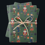 Hoja De Papel De Regalo Vintage Christmas Nutcrackers Green<br><div class="desc">Navidades chaquetas.</div>