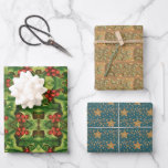 Hoja De Papel De Regalo Vintage Christmas Patterns Holly Mistletoe Stars<br><div class="desc">Las tres hojas de papel de envoltura tienen patrones de Navidad vintage. La primera tiene hojas verdes y huecas con bayas rojas, la segunda tiene mistletoe con bayas blancas en marrón y la tercera tiene estrellas doradas en el cielo nocturno azul oscuro. Los patrones son de vintage postales de felicitación...</div>