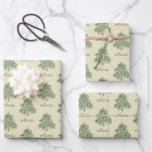 Hoja De Papel De Regalo Vintage Christmas Pine Tree & Custom name<br><div class="desc">Un vintage patrón de pino verde antiguo de Navidad con papel de envolver nombres personalizados es perfecto para personas especiales.</div>
