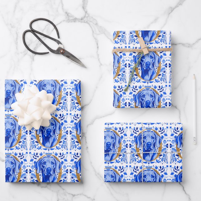 Hoja De Papel De Regalo Weimaraner peering thru the letter "O" in Gold (Anverso)