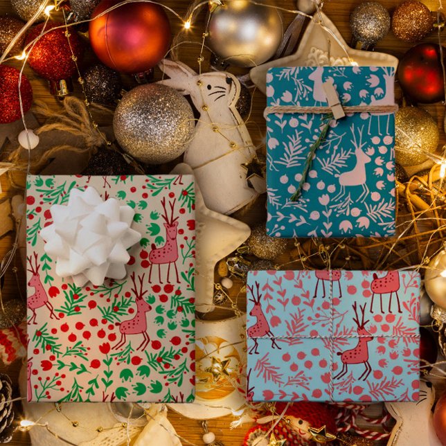 Hoja De Papel De Regalo Whimsical Pink Reindeer and Winter Foliage Pattern (Subido por el creador)