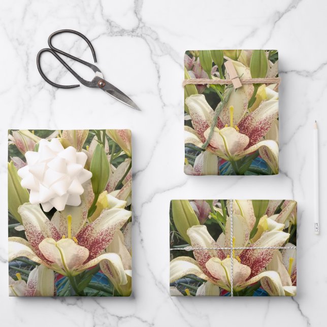 Hoja De Papel De Regalo White Daylilies (Anverso)
