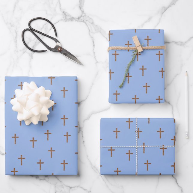Hoja De Papel De Regalo Wooden Crosses on Light Blue (Anverso)