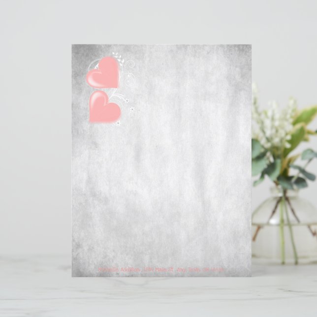 Hoja de papel personalizada de los corazones rosad (Anverso de pie)