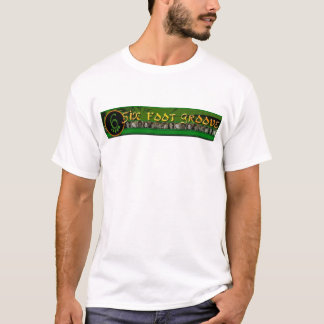 Hoja en una camisa del árbol