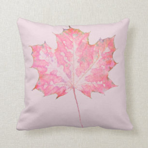 Hoja rosada en la almohada rosada