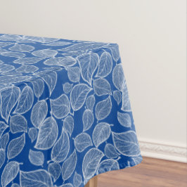 Hojas blancas en manteles azules