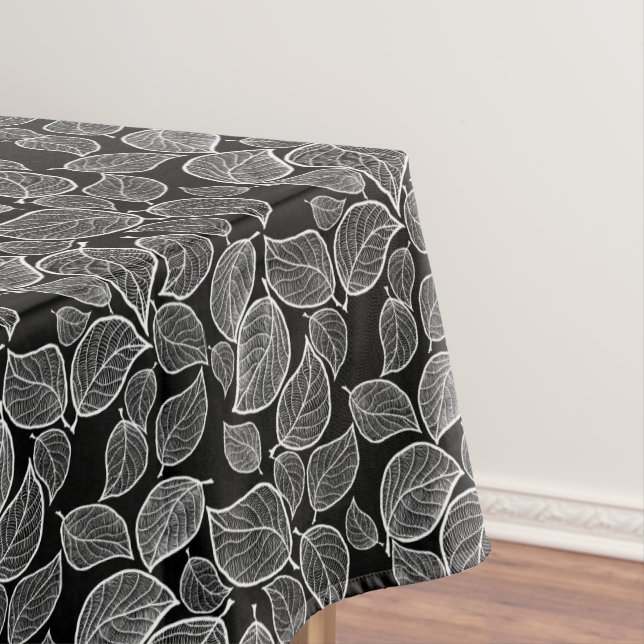 Hojas blancas en manteles negros (In Situ)