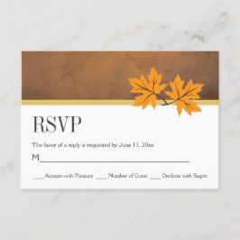 hojas de arce naranja sobre papel marrón boda RSVP