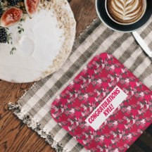 Hojas de Arce sobre Platos de Papel de Fondo de Ca