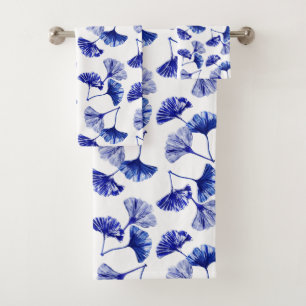 Hojas de gingko azules y blancas