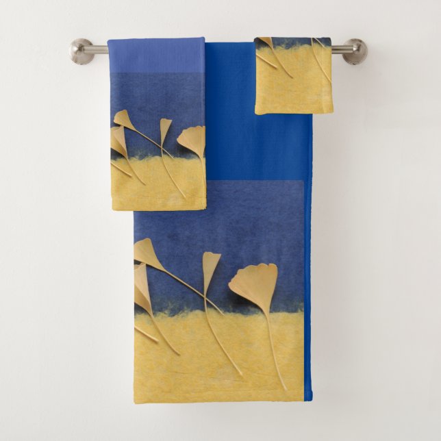 Hojas de Ginkgo en texturas de papel hechas a mano (In situ)