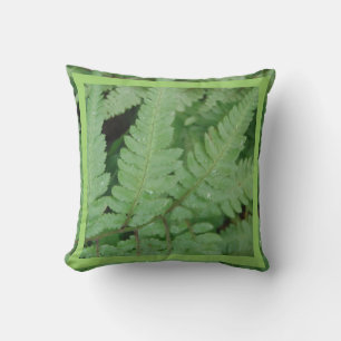 hojas de helecho, almohada verde casi sólida