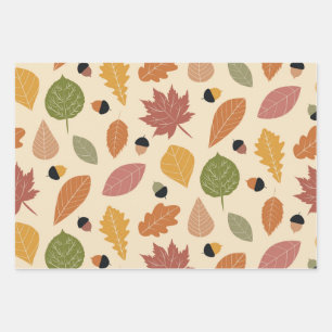 Hojas de otoño con bellotas en marrón terracota
