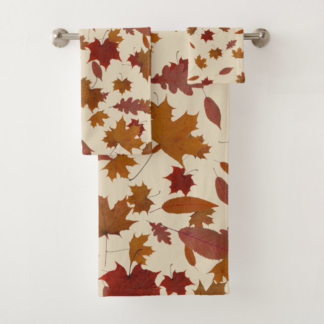 Hojas de otoño de oro en la crema de encargo del (In situ)