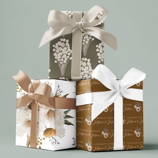 Hojas de papel de envolvimiento de Boda floral de  (Congratulate a special couple with these personalized wrapping paper sheets! )