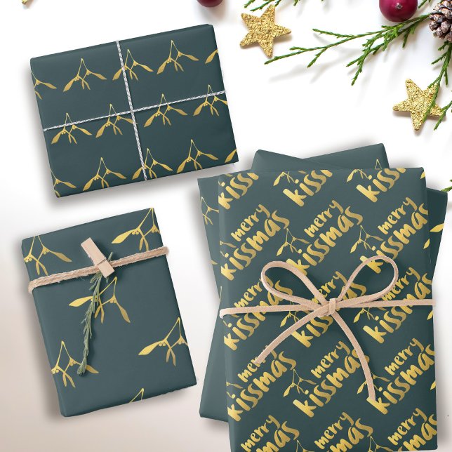 Hojas de papel de envolvimiento de mora de oro ver (A festive green and gold mistletoe Christmas wrapping paper sheet set just for you)