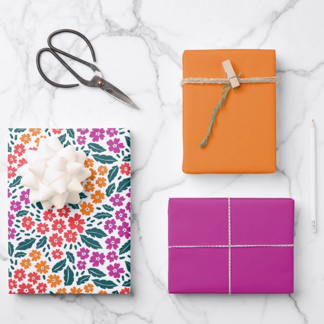 Hojas de papel de envolvimiento floral rosado y mo (Anverso)