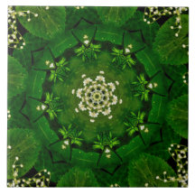 Hojas de primavera y azulejos cerámicos de flores