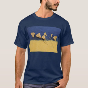 hojas del ginkgo en la camiseta de la oscuridad