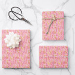 Hojas rosas y amarillas en rosa<br><div class="desc">Hojas rosadas y amarillas en hojas de papel de envolvimiento rosado</div>