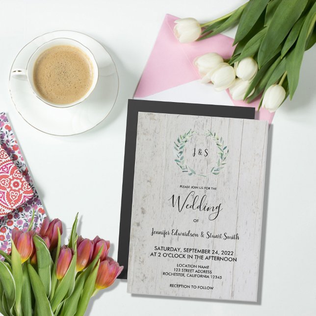 Hojas rusas monograma boda magnético de madera (Rustic leaves on barn wood monogrammed magnetic wedding invitation.)