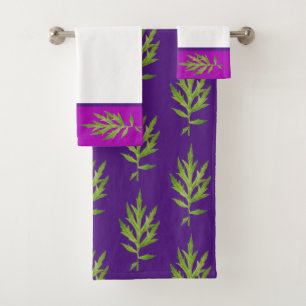 Hojas silvestres en un juego de toallas de baño