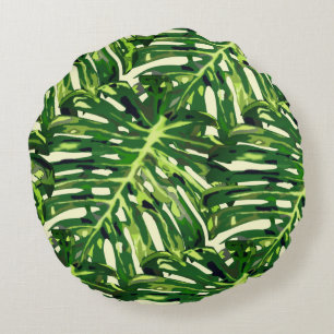 Hojas tropicales alrededor de la almohada